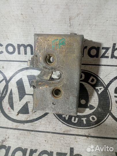 Замок двери передний правый VW Passat B2/Golf 2