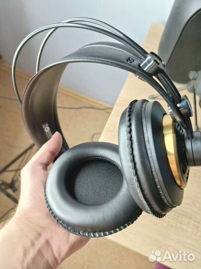 Студийные наушники AKG K240 Studio Новые