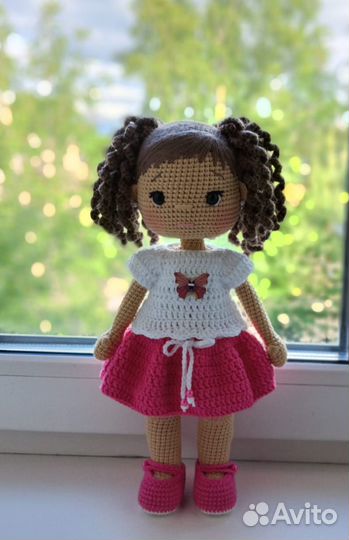 Вязаная кукла ручной работы
