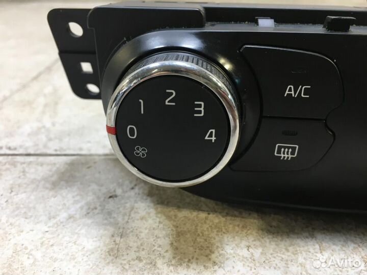 Блок управления климатической установкой Kia Ceed