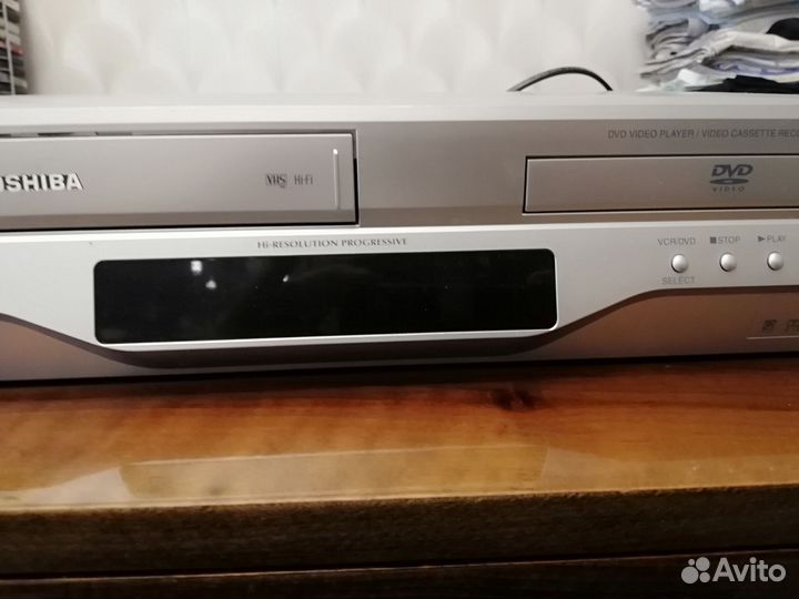Видеомагнитофон и DVD - проигрыватель Toshiba