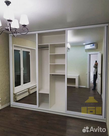 Шкаф купе с зеркалом