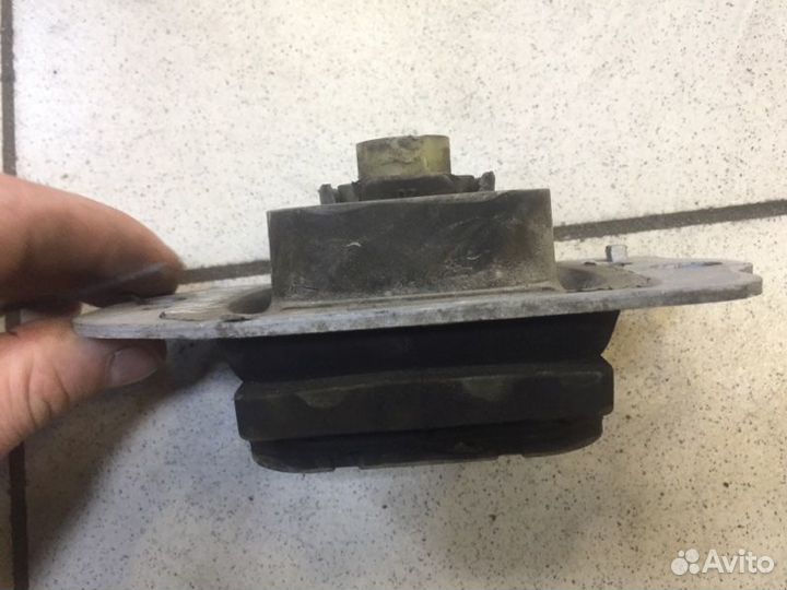 Подушка коробки передач левая Renault Laguna 3