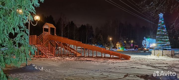 Зимняя деревянная горка ледянка