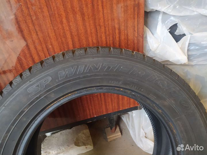 Dunlop SP Winter Ice 01 205/60 R16 92T