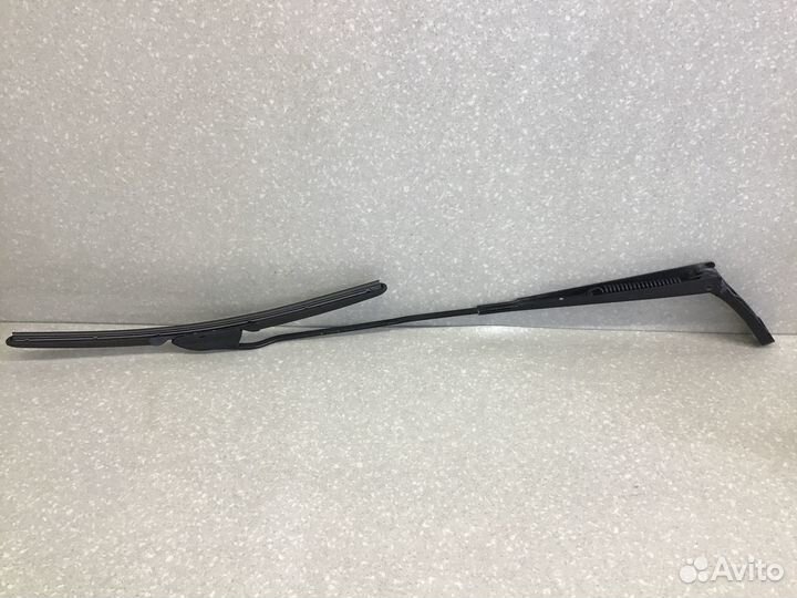 Поводок стеклоочистителя передний правый VW Polo