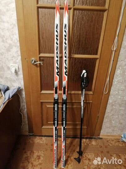 Лыжи с ботинками 37р. и лыжные палки