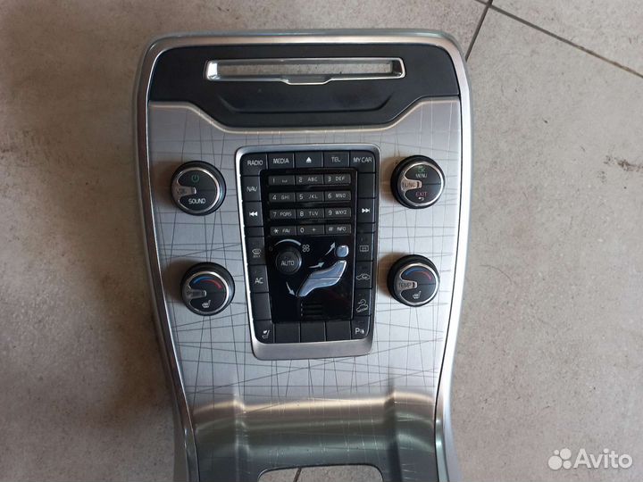 Центральный консоль всборе Volvo XC70 2 рест