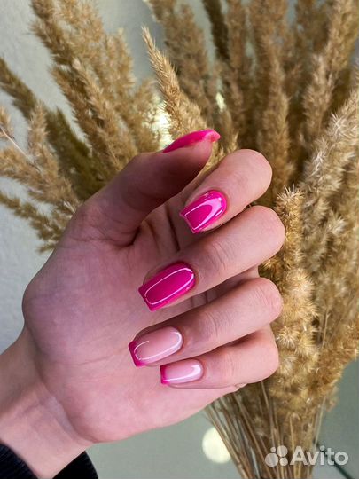 Модель на маникюр