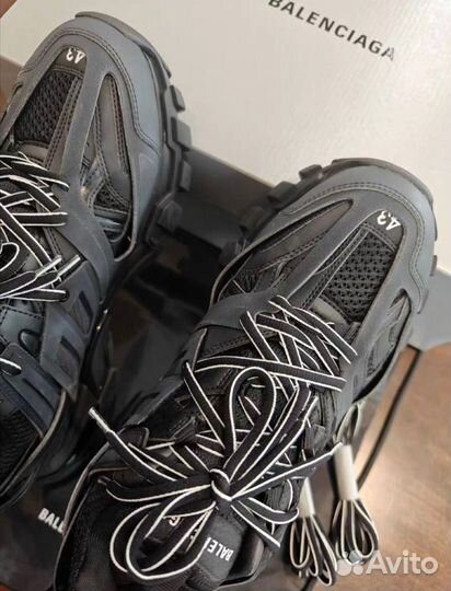 Balenciaga track 1