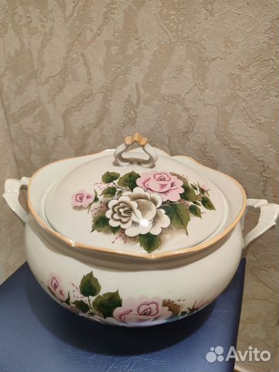 Супница фарфоровая