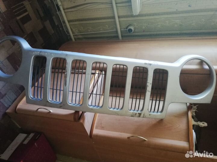 Решетка радиатора Jeep Liberty