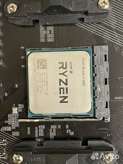 Материнская плата с процессором AMD Ryzen 5 1600