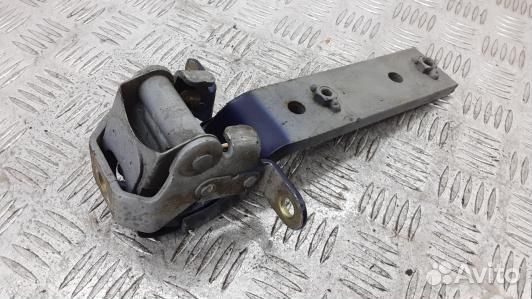 Петля двери распашной правой isuzu trooper 1 LS (9