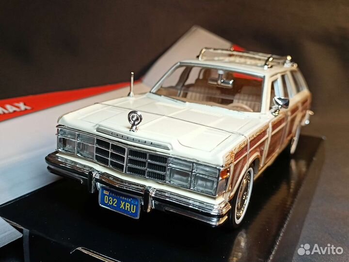Модель Chrysler LeBaron Town&Country Motormax 1:24