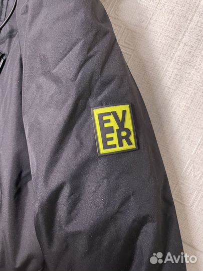 Демисезонная куртка для мальчика новая 146 размер