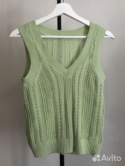 Жилет вязаный