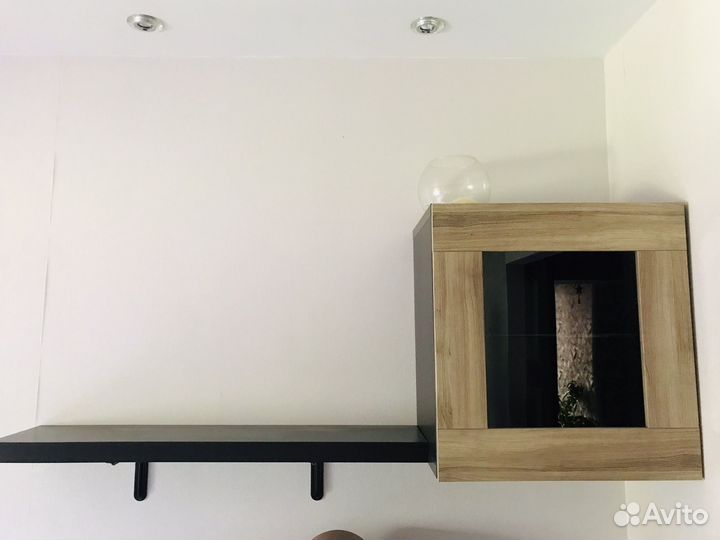 Навесной шкаф IKEA и полка с кронштейнами