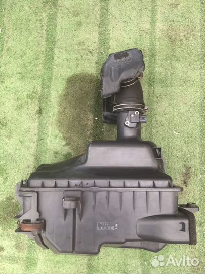 Корпус воздушного фильтра Toyota Hiace TRH214