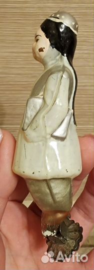 Елочная игрушка Узбечка с книгой