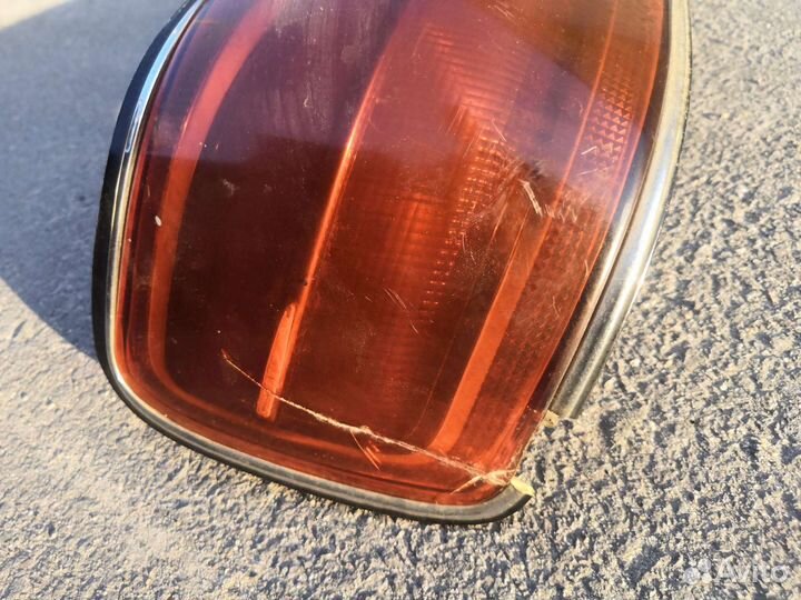 Фонарь левый toyota cresta x81