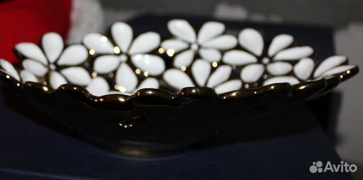 Очень красивая конфетница в подарочной упаковке