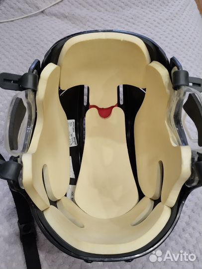 Хоккейный шлем