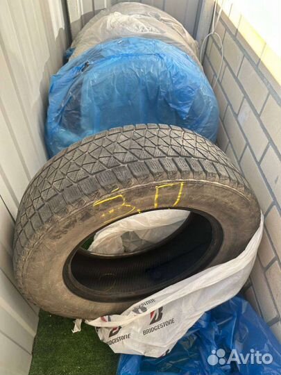 Bridgestone Blizzak DM-V2 215/65 R16