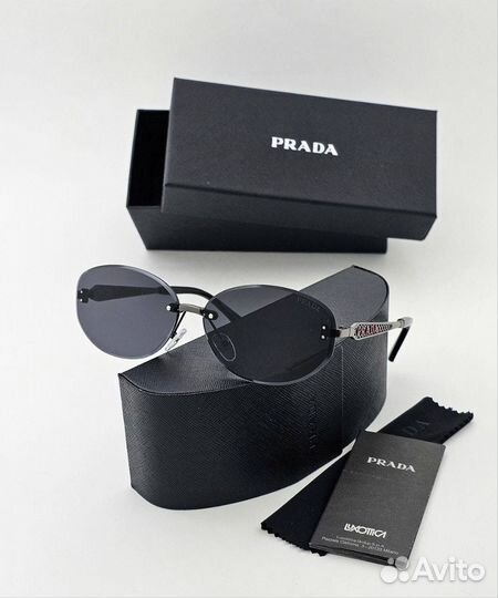 Солнцезащитные очки женские Prada