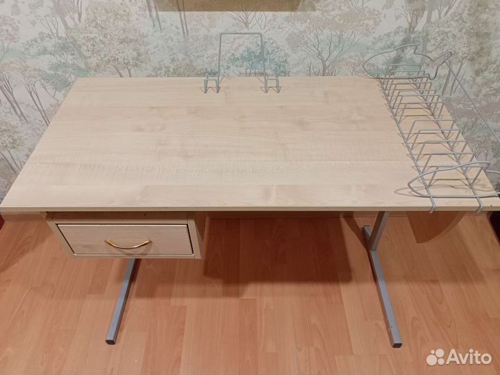 Письменный стол