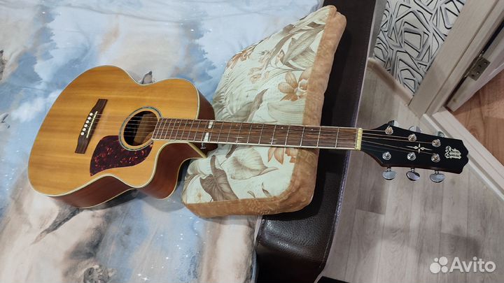 Трансакустическая гитара 