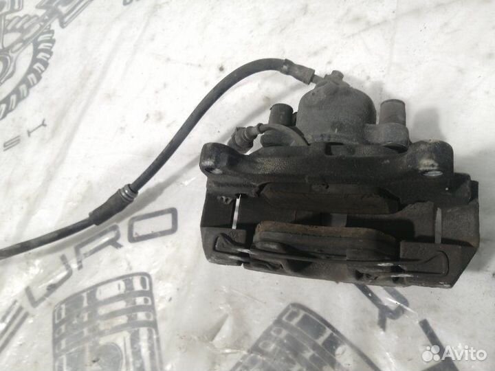 Суппорт передний левый Volkswagen Touran 1T2