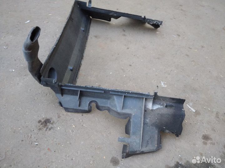 Дефлектор радиатора в сборе Renault Scenic 3 2009