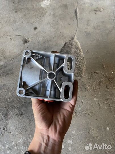 Кронштейн топливного фильтра на Клюгер