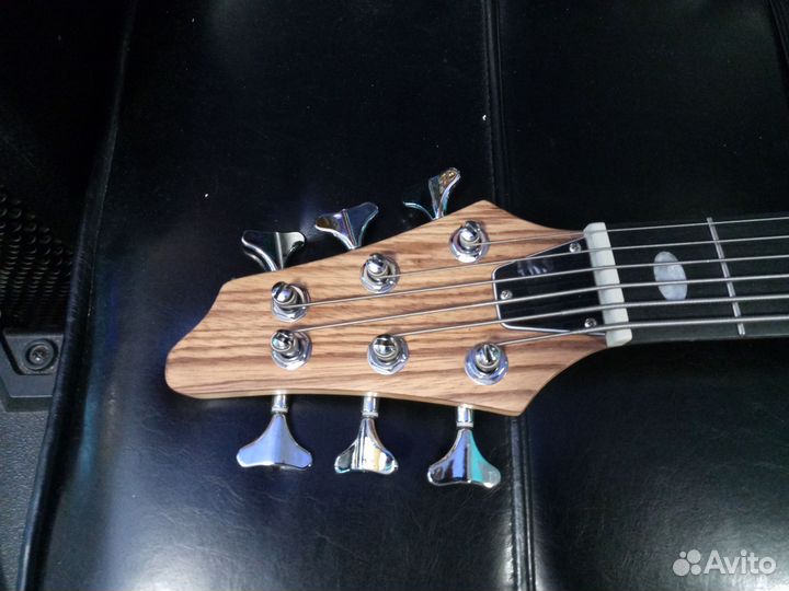 Бас гитара 6 струн