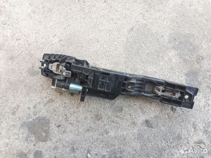 Ручка двери задняя правая Infiniti QX56 QX80