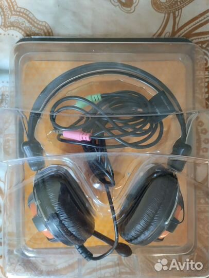 Наушники с микрофоном