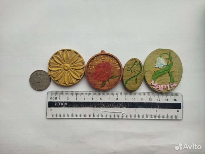 Медальоны из дерева