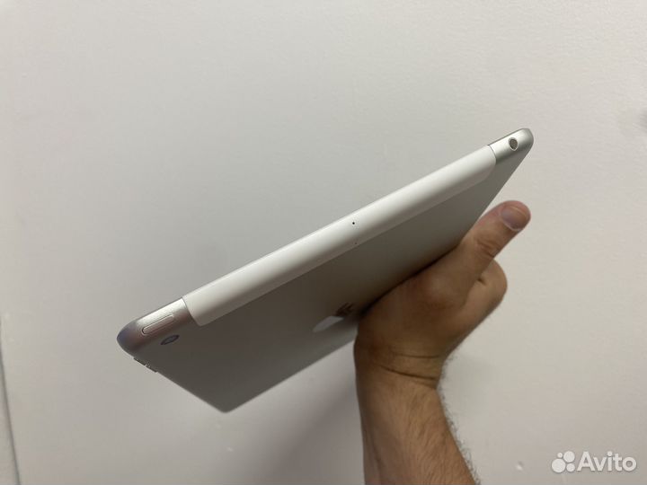 Apple iPad 6 2018 32gb wifi+sim отличный