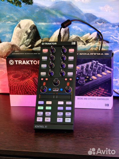 Dj контроллер. Traktor Kontrol X1 mk2