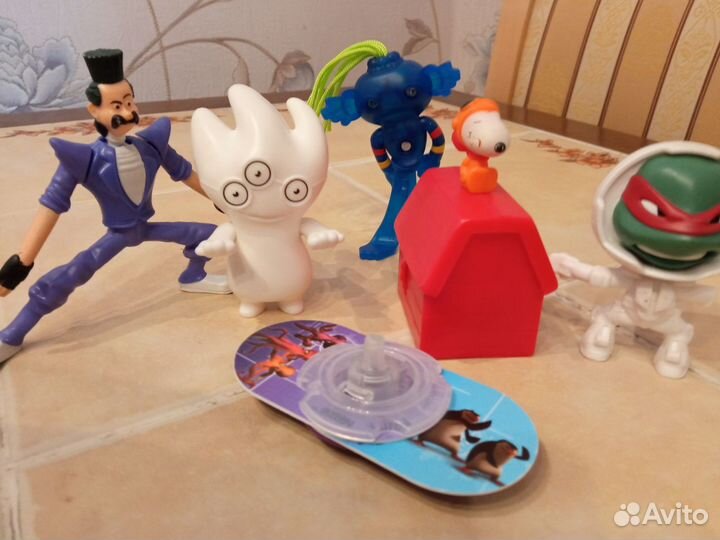 Игрушки из макдональдса и киндера