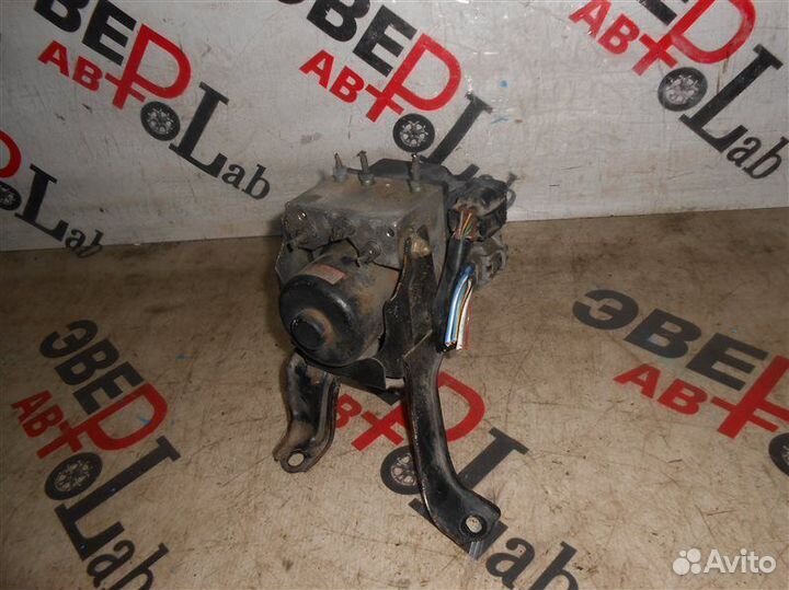Блок abs Toyota Harrier MCU15 1MZ-FE 2000