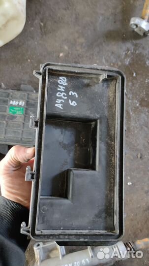 Крышка блока предохранителей Audi 80 B3