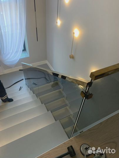 Лестница винтовая, Ограждения стеклянные, Пандус