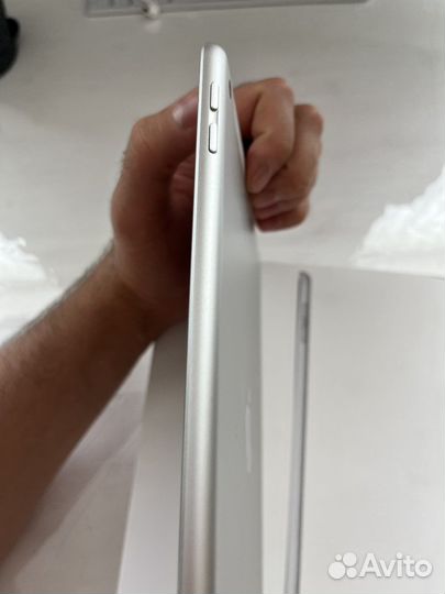 iPad (6го поколения)