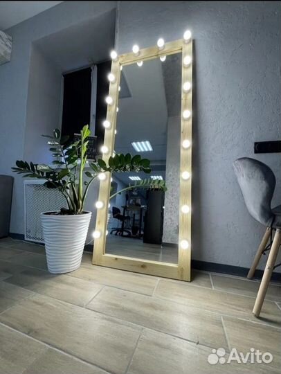 Гримерное зеркало из массива