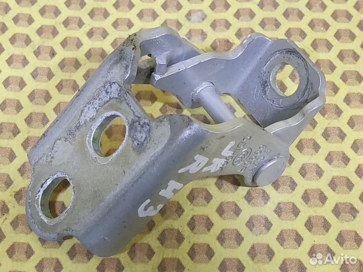 Петля двери задняя нижняя правая Renault Espace JR