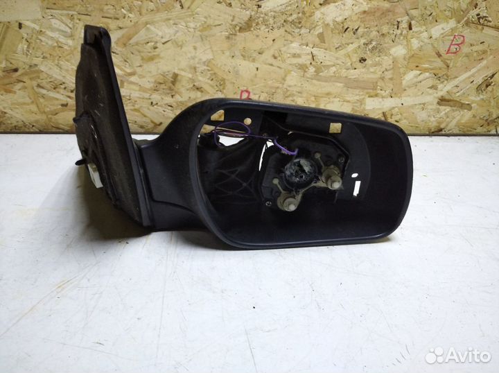 Переднее правое зеркало Mazda 3