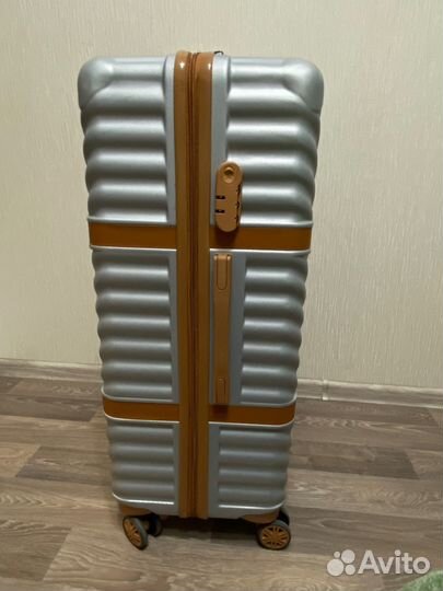 Чемодан на колесах National, L, 90 литров