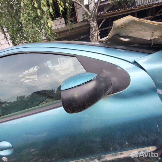 Боковое правое зеркало на пежо 206